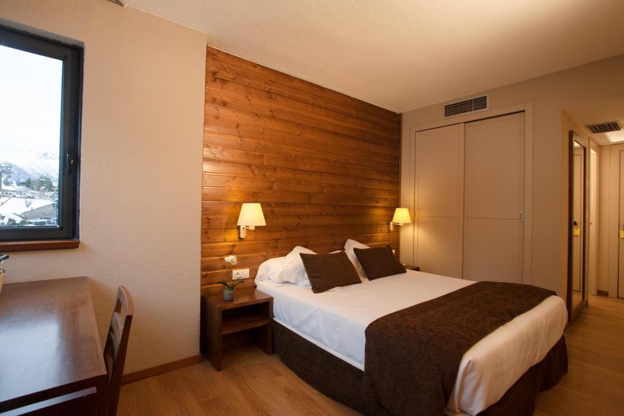 Tuc Blanc Hotel Baqueira Beret Exterior photo