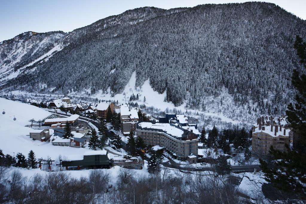 Tuc Blanc Hotel Baqueira Beret Exterior photo